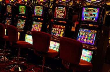 Fa Cai Shen Deluxe slot game interface on sicepattoto displaying five reels with prosperity symbols
