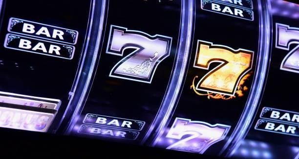 Fa Cai Shen Deluxe paytable showing symbol values and free spins trigger on sicepattoto