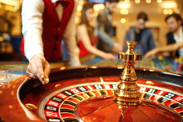 sicepattoto Help Center mobile app interface showing live casino lobby with dealer studios